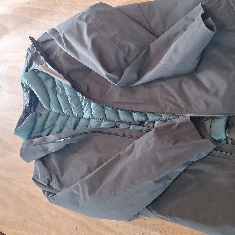 EUC lululemon men's Gray and Teal Hooded Ski Puffer Heavy Jacket. 3 Coats In 1.